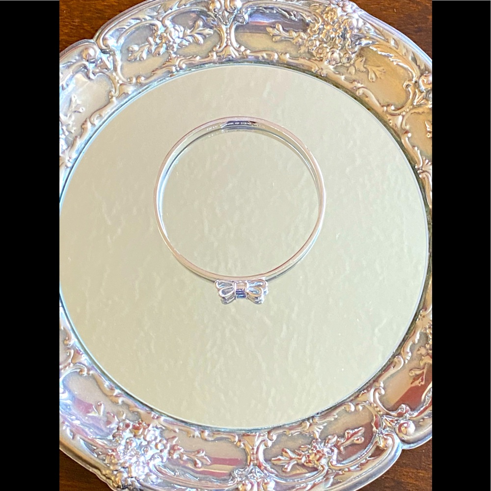 Kate Spade Take a Bow bangle in silver. Used